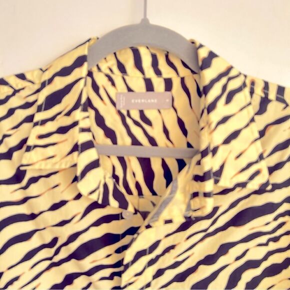 Everlane Men’s The Poplin Short-Sleeve Shirt in tiger print - Picture 9 of 9